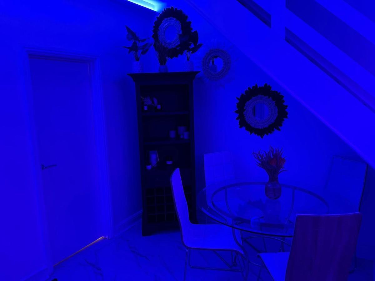 Short Stopzzz & Indoor Hot Tub 曼彻斯特 外观 照片