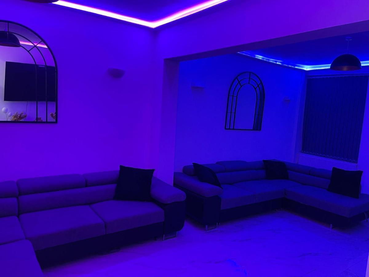 Short Stopzzz & Indoor Hot Tub 曼彻斯特 外观 照片