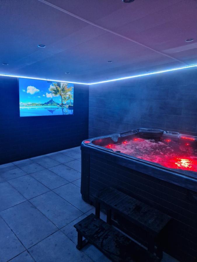 Short Stopzzz & Indoor Hot Tub 曼彻斯特 外观 照片